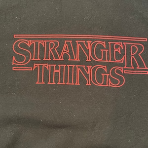 【GILDAN】Stranger Things ストレンジャーシングス スウェット パーカー プルオーバー  Netflix ネトフリ Lサイズ US古着