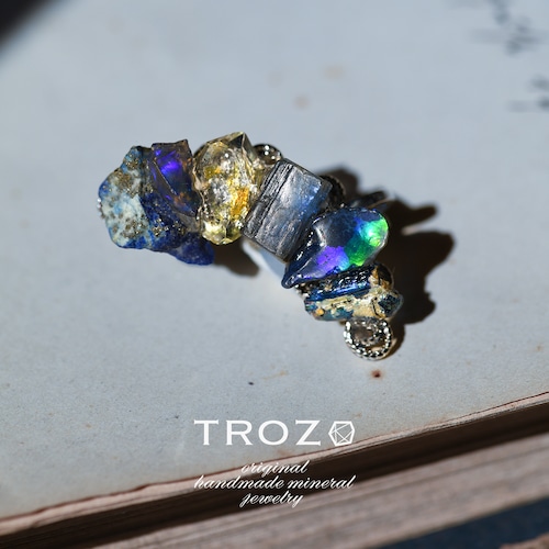 【007 The Starry Night Collection】 Integration Ear Cuff オイルインクォーツ × カイヤナイト × ラピスラズリ × オパール × ローマングラス 鉱物原石 イヤーカフ 天然石 アクセサリー (No.3731)