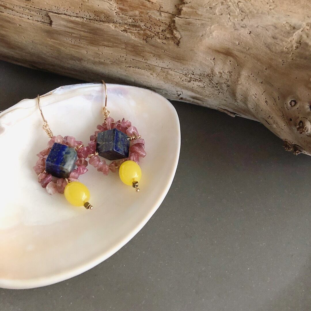 アンティークガラスパーツとラピスラズリとピンクトルマリンのピアス