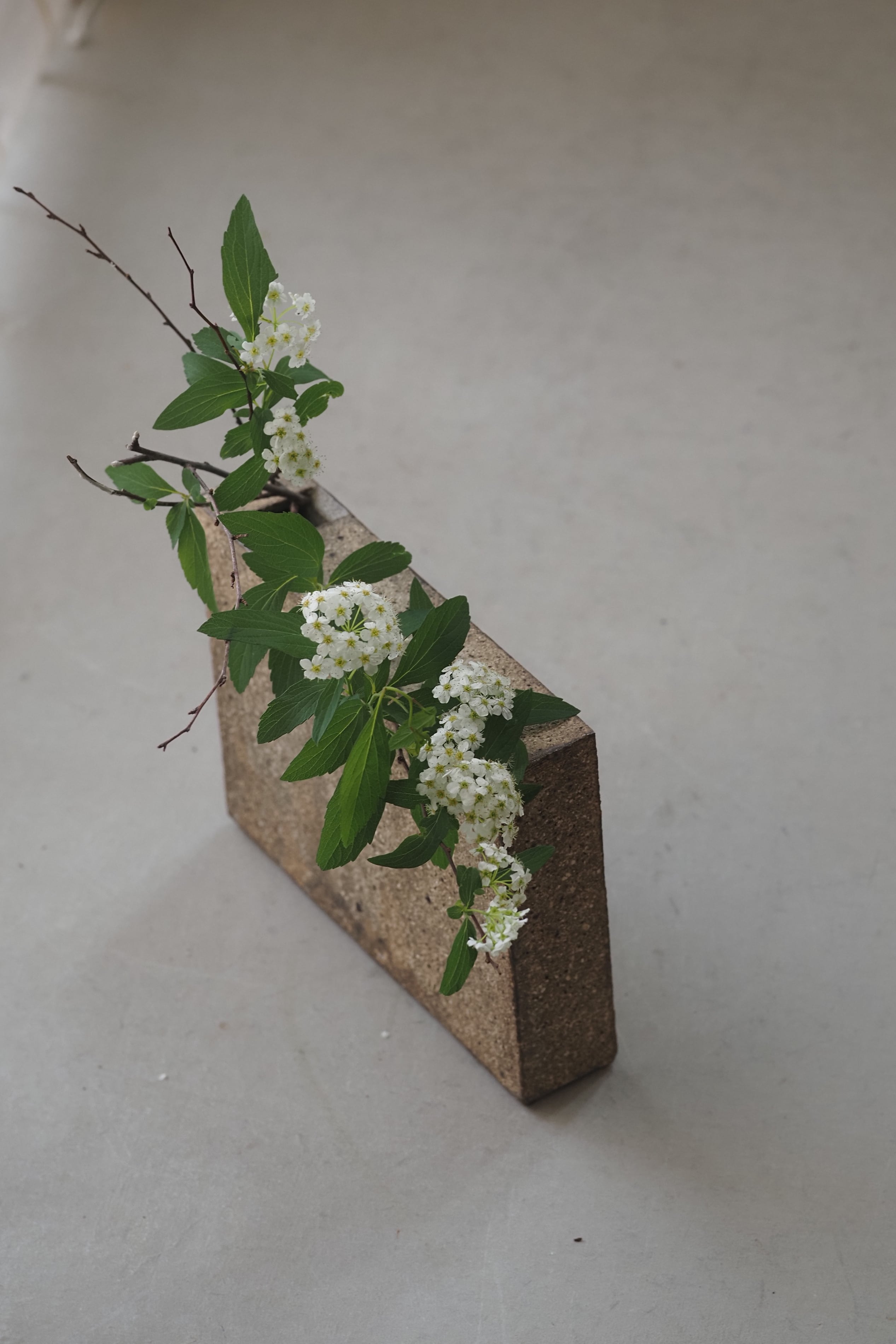 村上躍　花器　白灰化粧花器 村上 躍 82. 白灰化粧花器 | 陶屋なづな