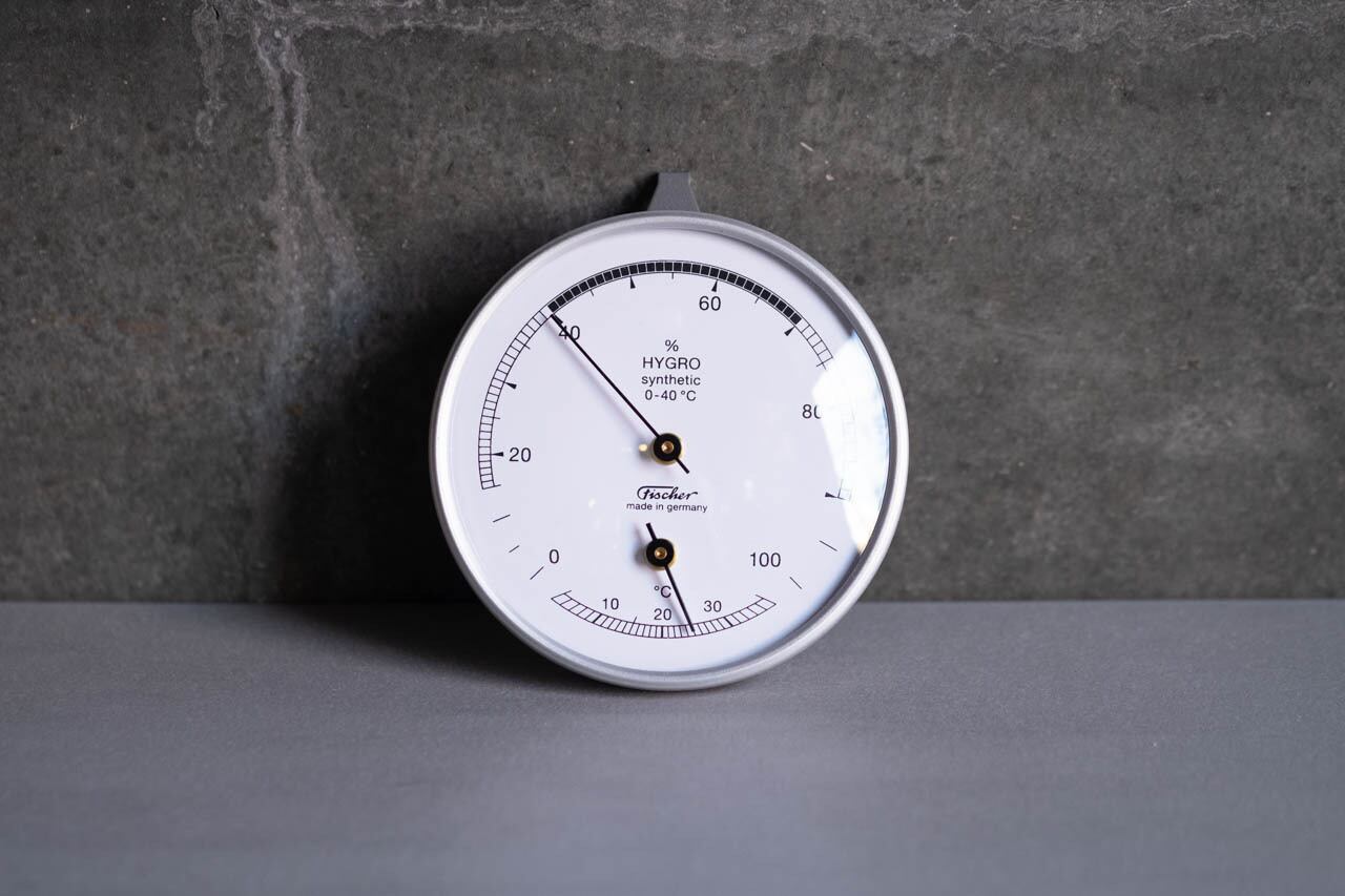 143 | Hygrometer synthetic with thermometer