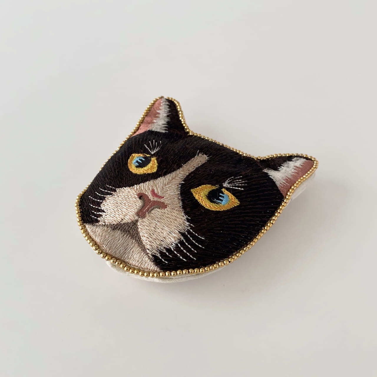 ネコ 刺繍 ポーチ｜Cat Embroidery Pouch | Sensitivity and Boldness