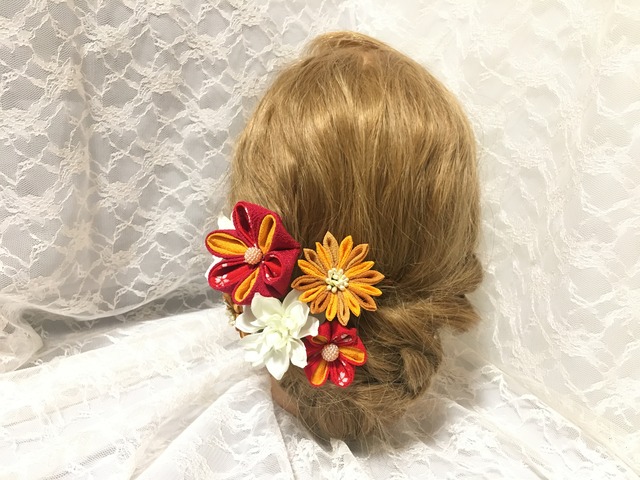 #60 つまみ細工オレンジと赤の花