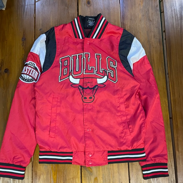 NBA シカゴブルズ ナイロンジャケット スタジャン　S
