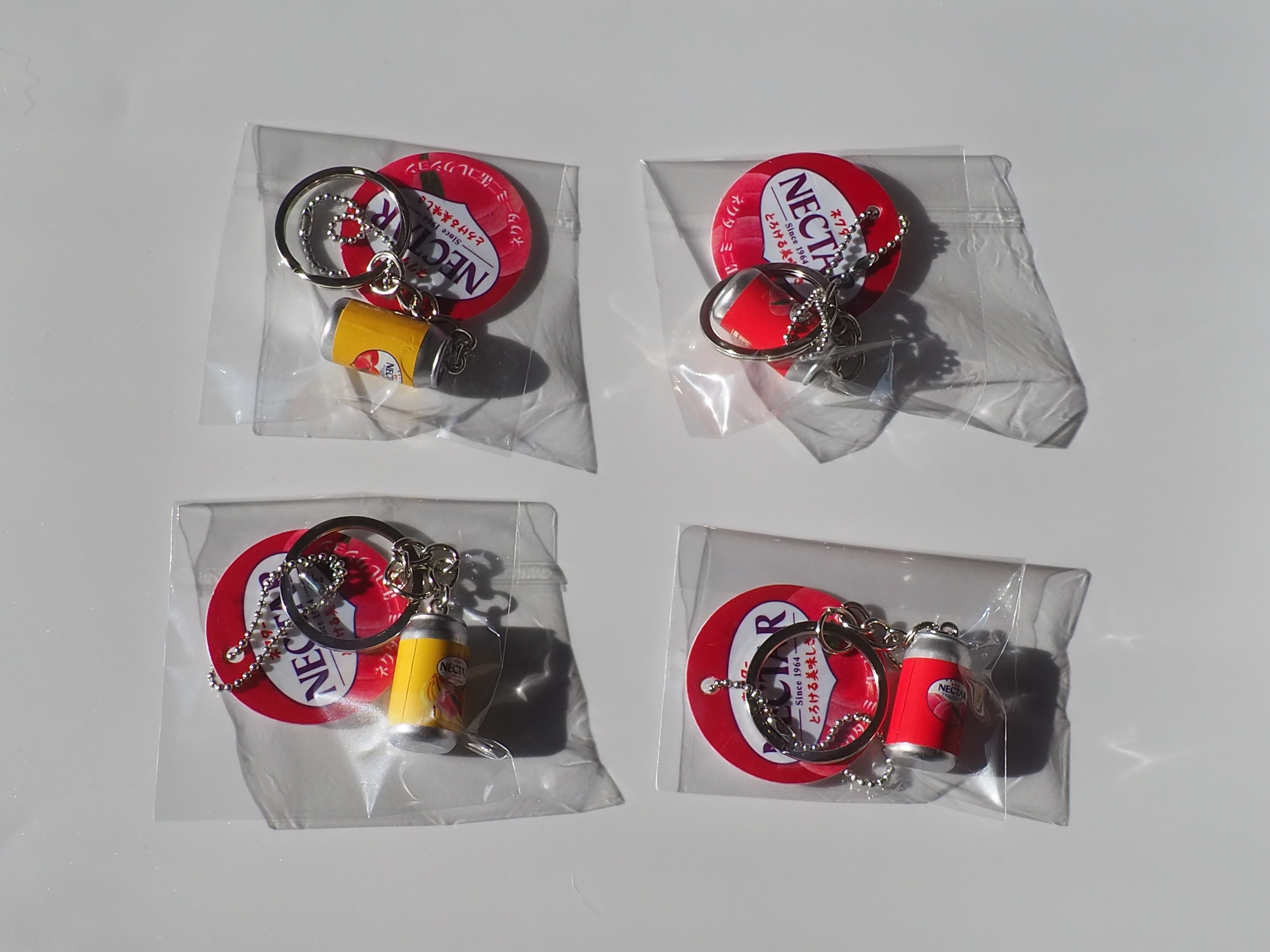 海外限定　mini tin缶　未開封２種セット　ブラッキー＆ニンフィア ビクトリノックス マルチツール クラシックSD（ムーミンハウス）0.6223