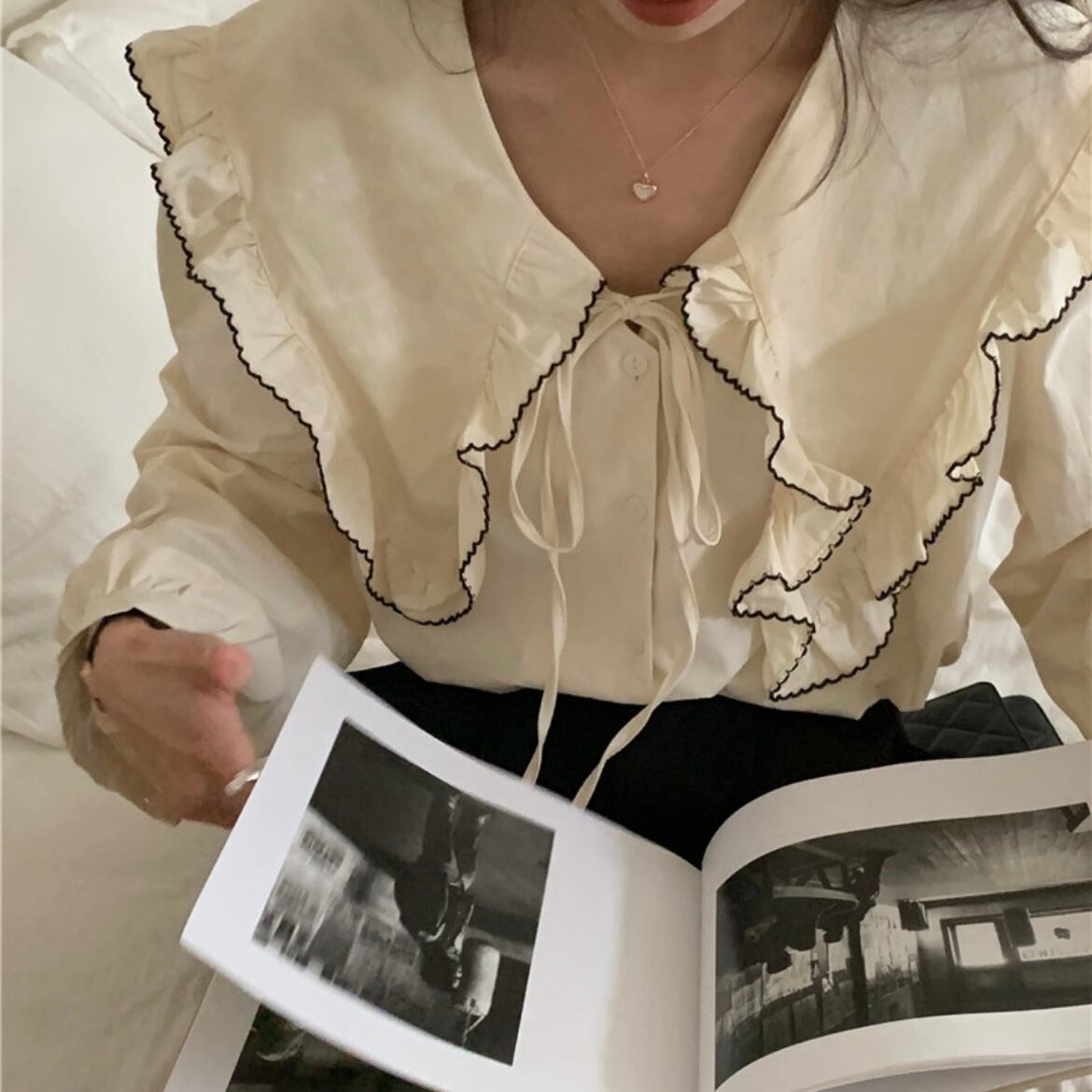 フリルビッグカラーブラウス