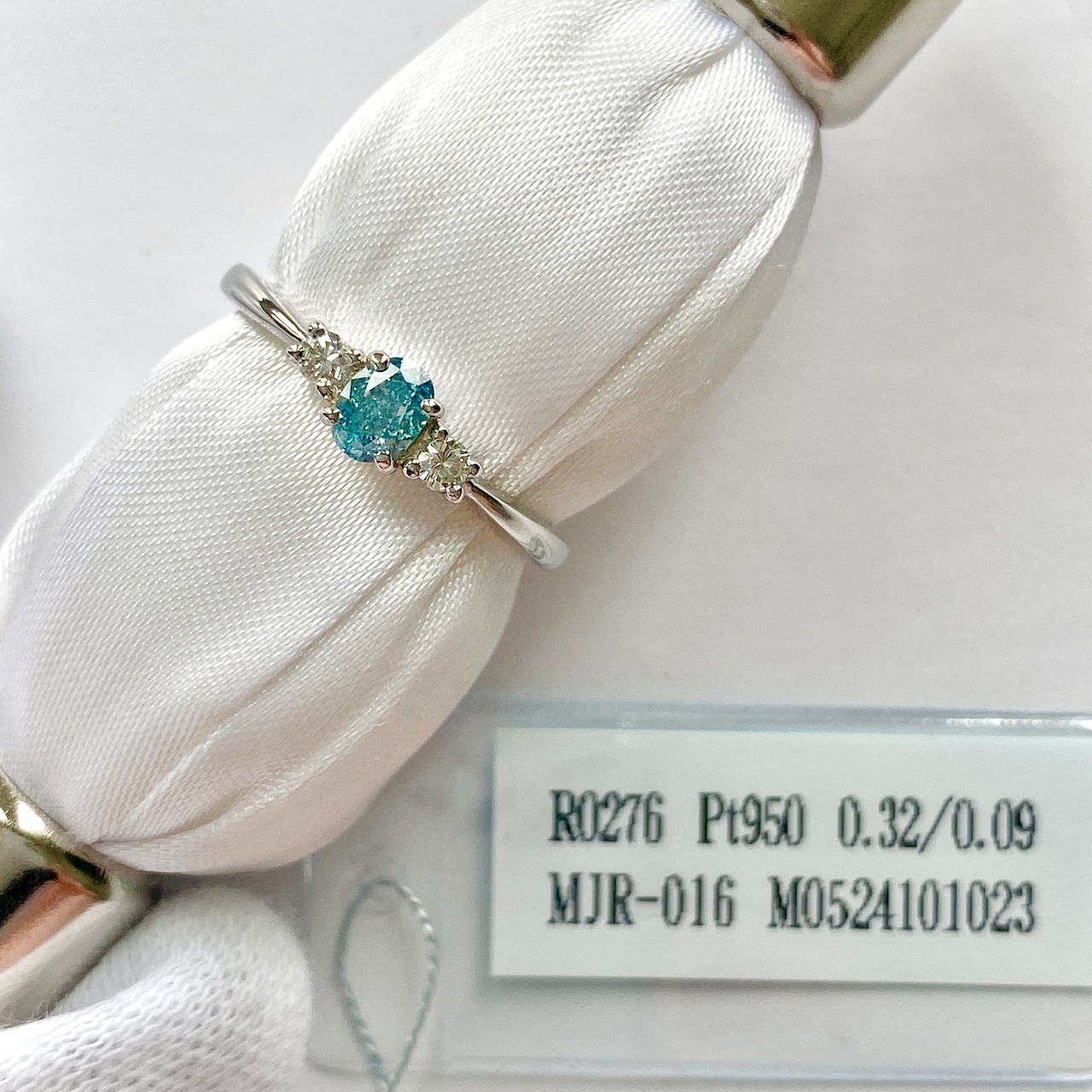 ブルーダイヤモンドリング Pt950 / 0.32ct/0.09ct 12号 【R0276】