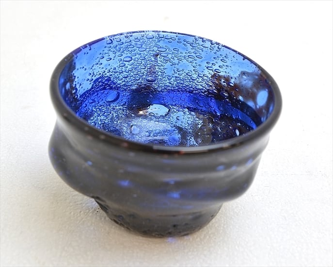 稲嶺盛一郎作(琉球ガラス工房 絆) 琉球ガラス 泡彩流ぐい呑み 白泡