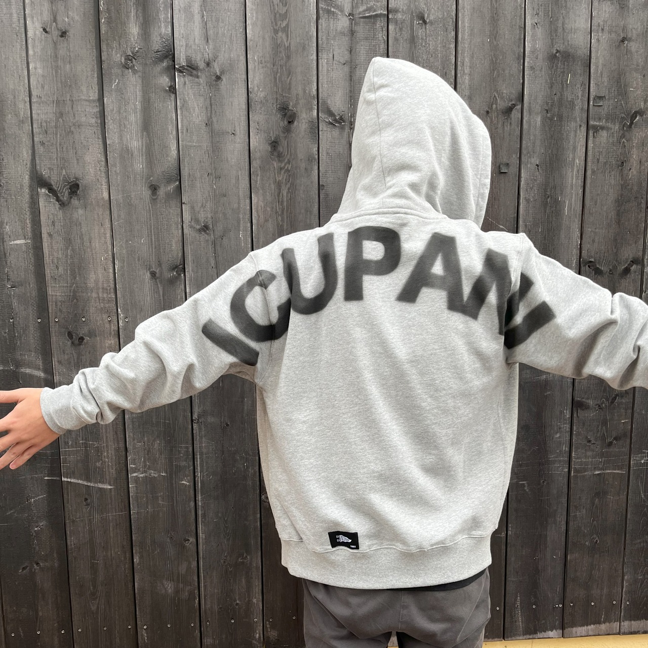 【ICUPANI】オリジナルデザイン　ジップパーカー　グレー