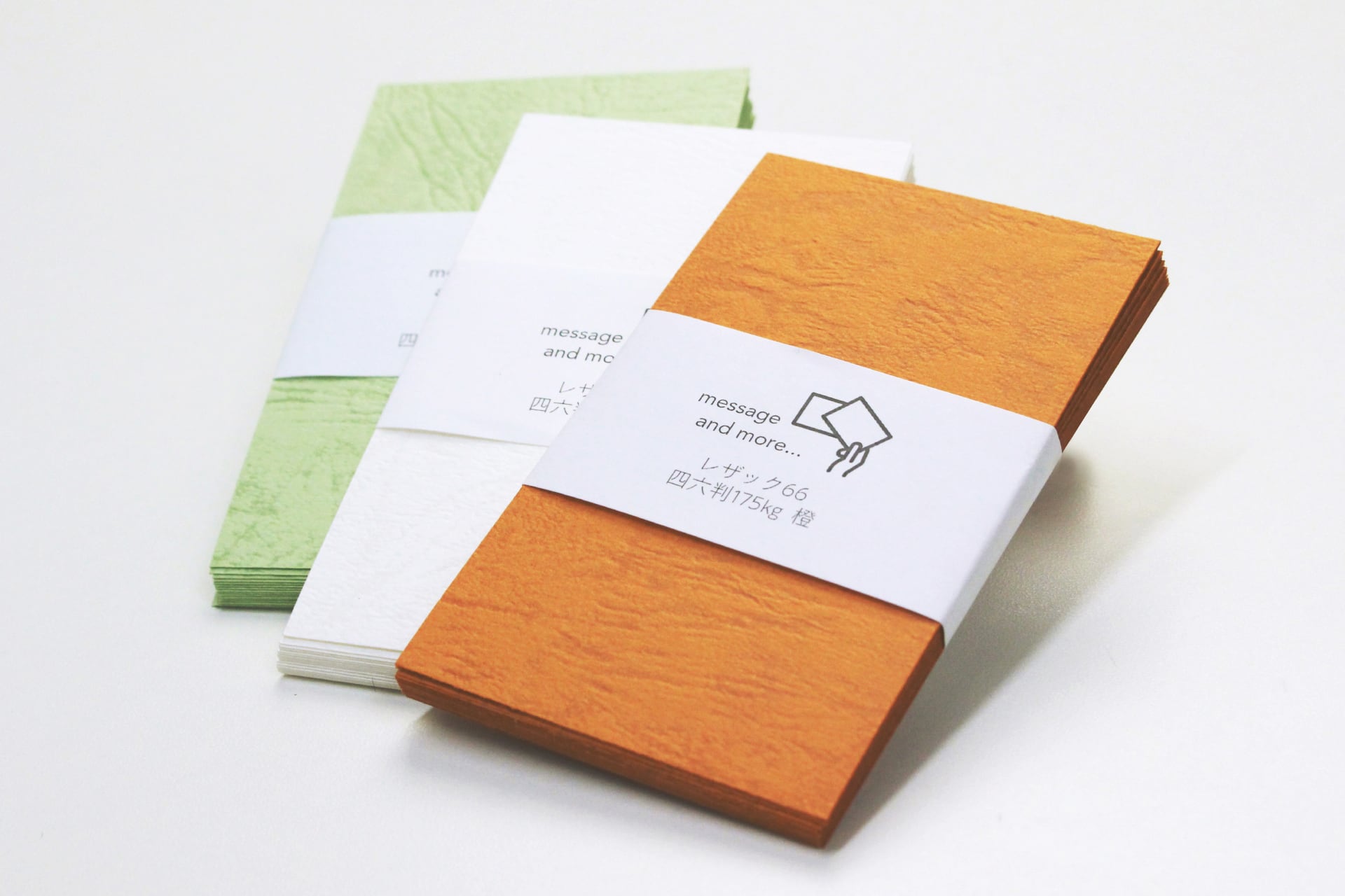 レザー調のイケてるカード〈雪・アボガド・橙〉