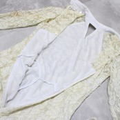 社交ダンス 衣装 スタンダード ドレス ワンピース パーティドレス prima boutique プリマブティック ホワイト系 花柄 バラ 薔薇 ゴールド系 レース オフホワイト エレガント 洗練 ボリューム 二重スカート 伸縮性 フリーサイズ ナイロン素材 結婚式 お呼ばれ フォーマル ダンスパーティー レディース 着こなし コーディネート 安心の品質