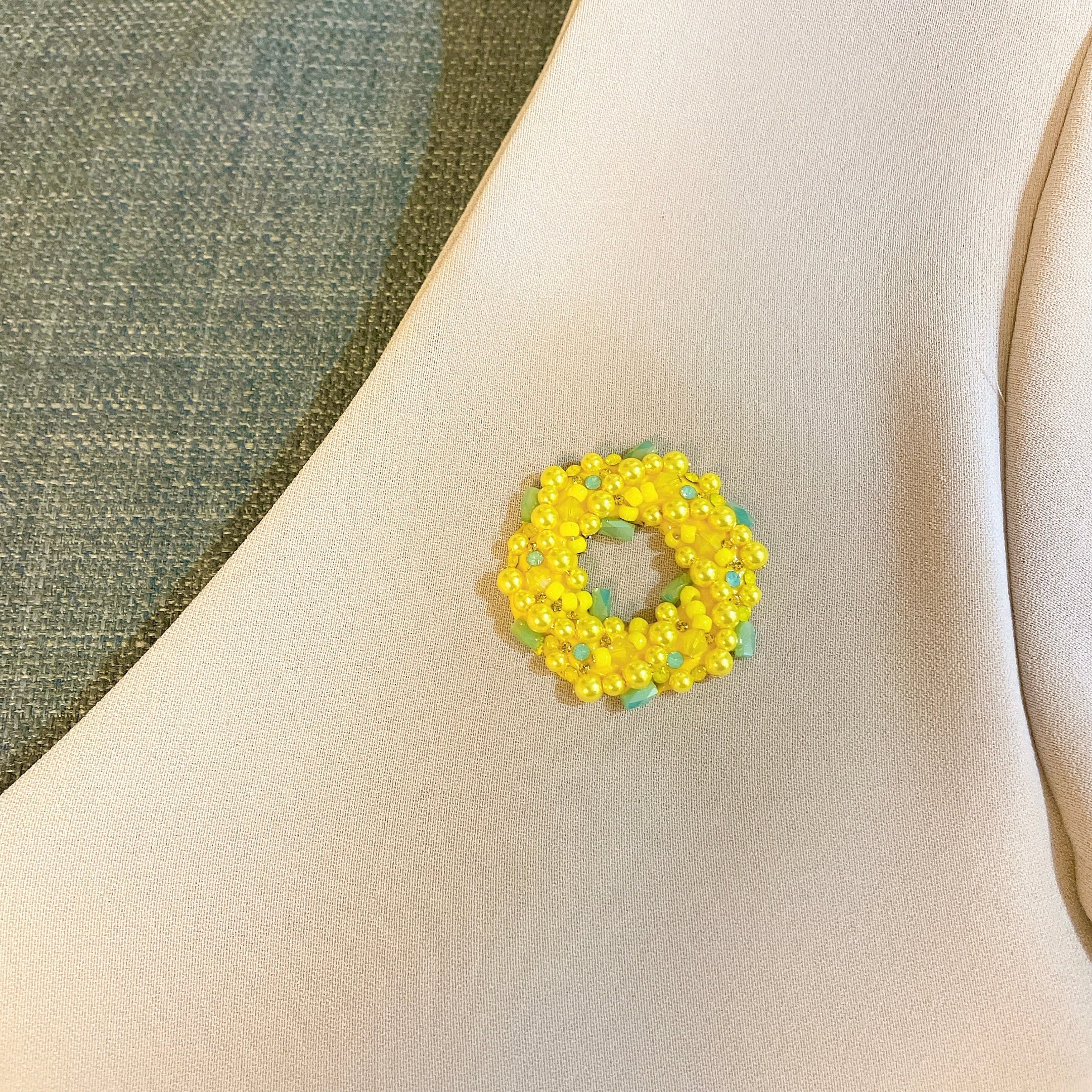 完成品 ミモザのリース ブローチ 「Jaune」 | BijouxPoppow