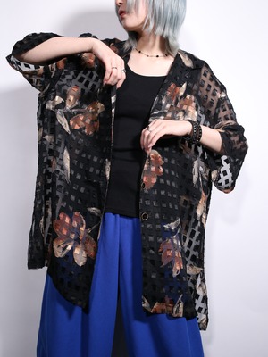 flower art graphic and many square pattern over silhouette s/s sheer shirt
