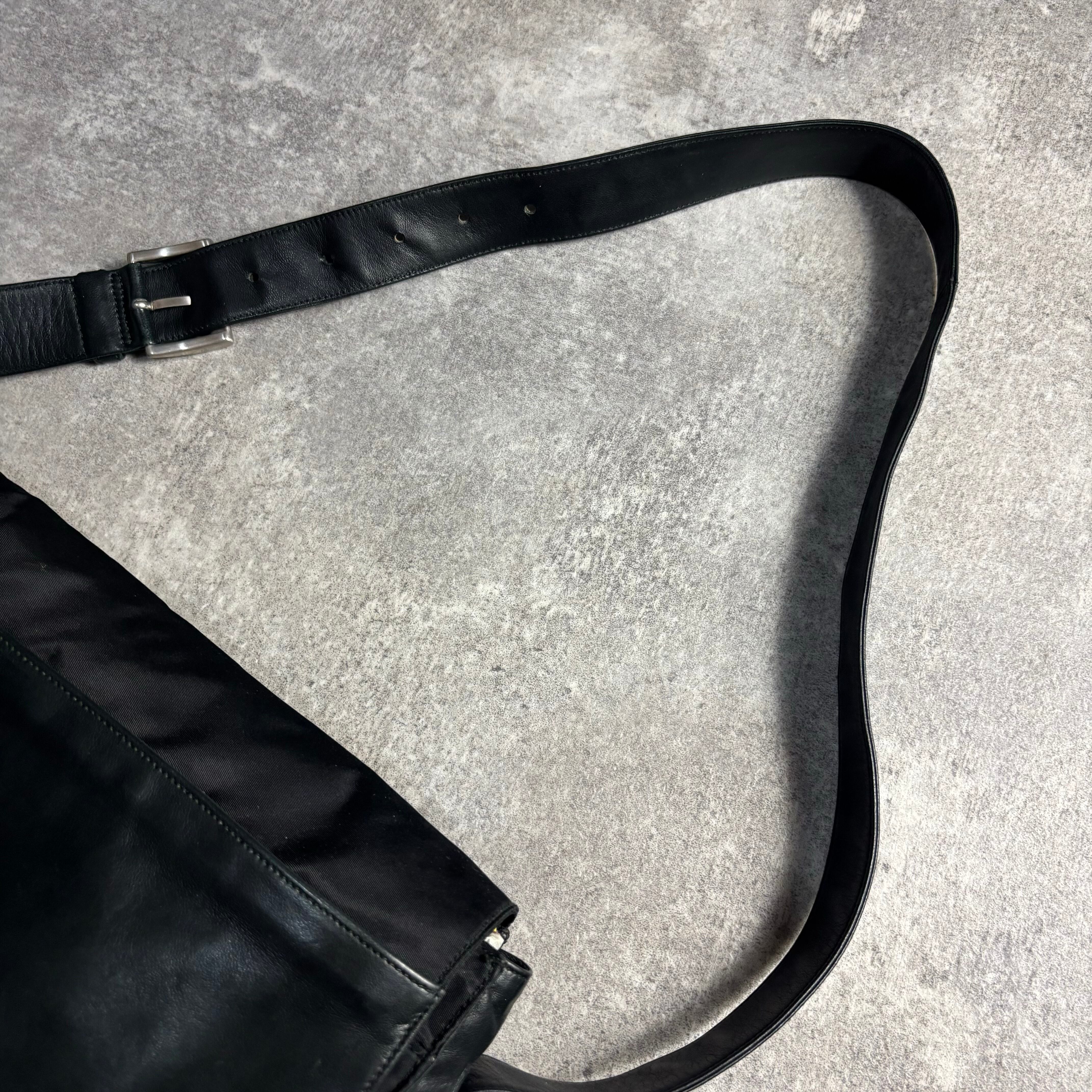 FW2000's PRADA MESSENGER BAG LEATHER | LOST