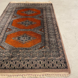 パキスタンrug/手織り(1000×610㎜フリンジ含まず40㎜×2)