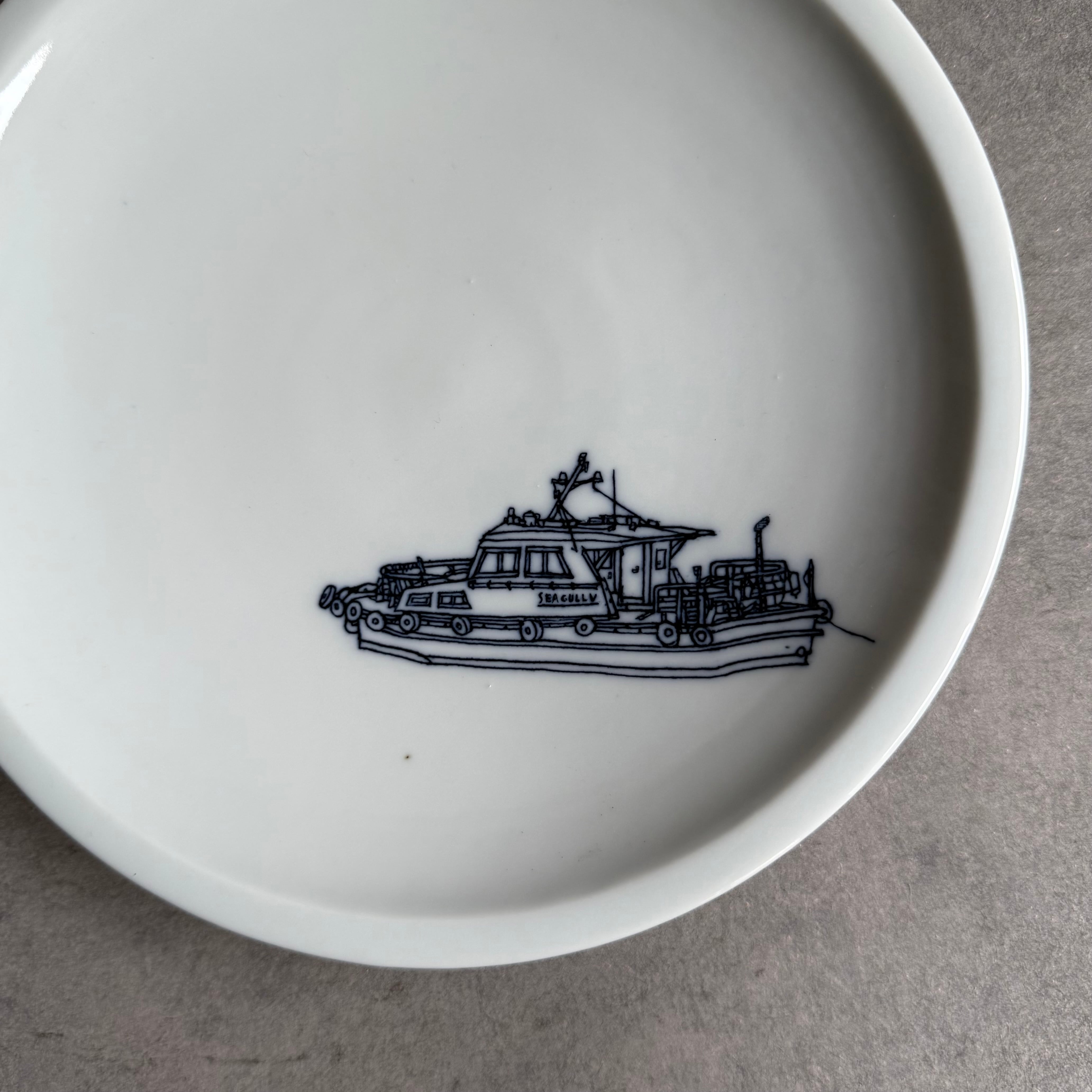 熊本充子 リム皿・7 レジャーボートと救命浮輪 | gallery 一白