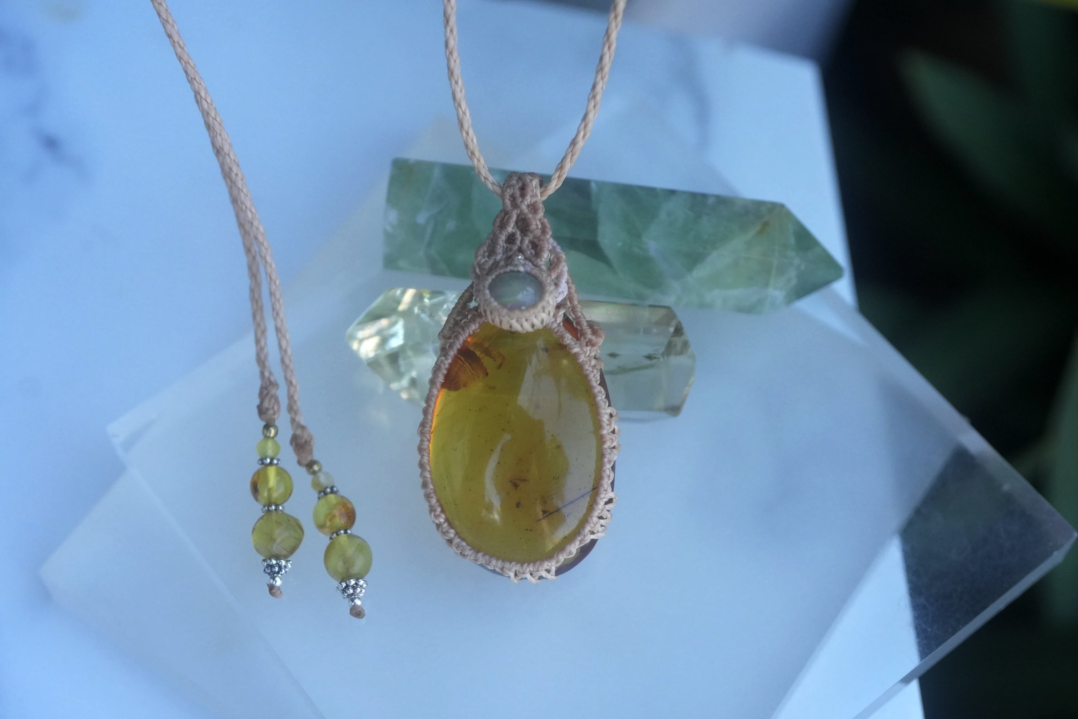 琥珀☆特大虫入り☆アンバー マクラメネックレス1543 | Funky garuda