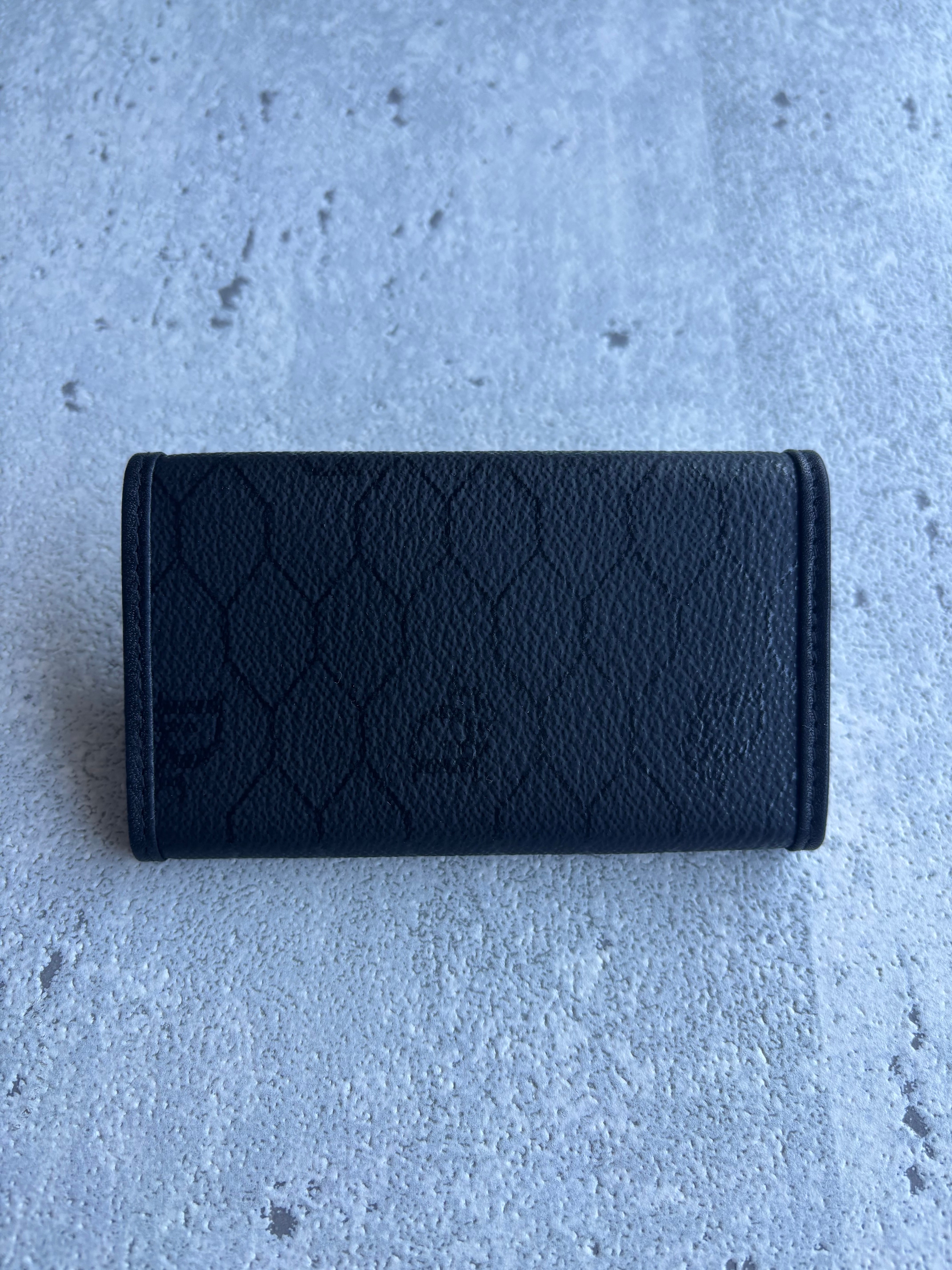 クリスチャンディオール　Christian Dior　ハニカム柄　ケース Christian Dior ロゴプレート ハニカム柄 キーケース ブラック | Petit