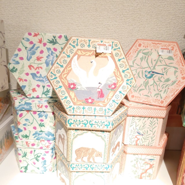ギフト ボックス 美しい柄のおしゃれ貼 箱 三柄 スワン ことり 青い花 シェール Chere Art Craft Atelier