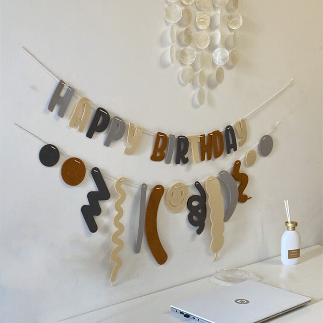 ,HAPPY BIRTHDAYフェルトレターバナー　誕生日飾り物　100日祝い　ハーフバースデー　プレゼント　インテリア　lgo0004