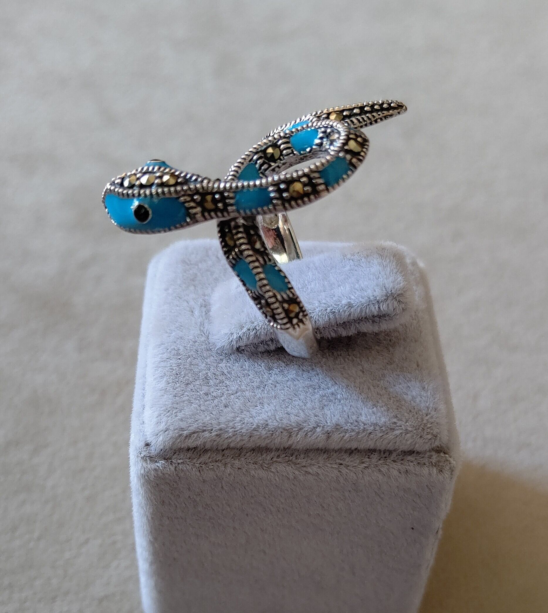 ハンドメイドのターコイズリング インディアンジュエリー風