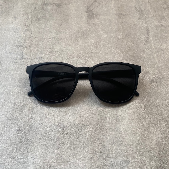 Matt black frame