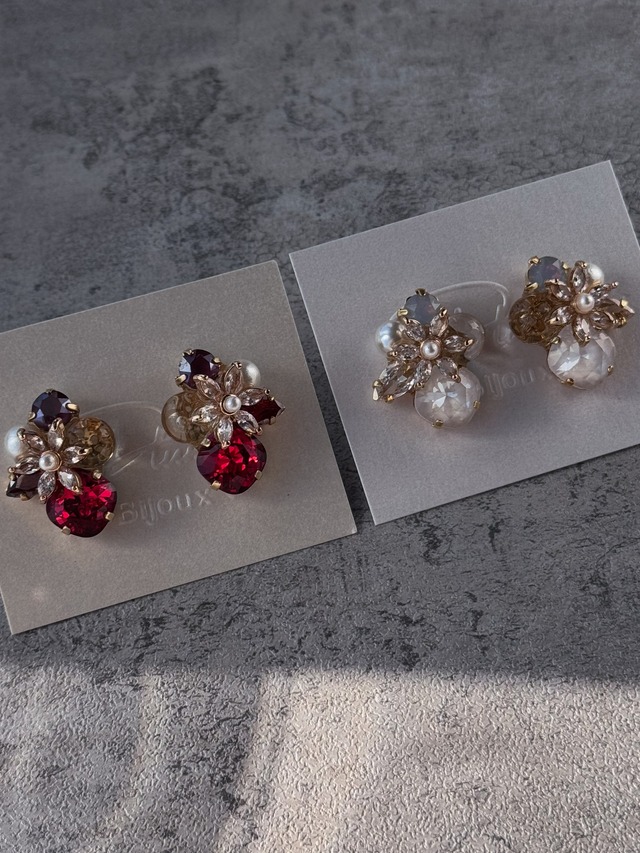 ホワイトビジュー ピアス/イヤリング