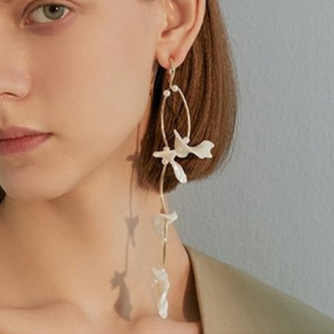 Flower motif long earrings T6099