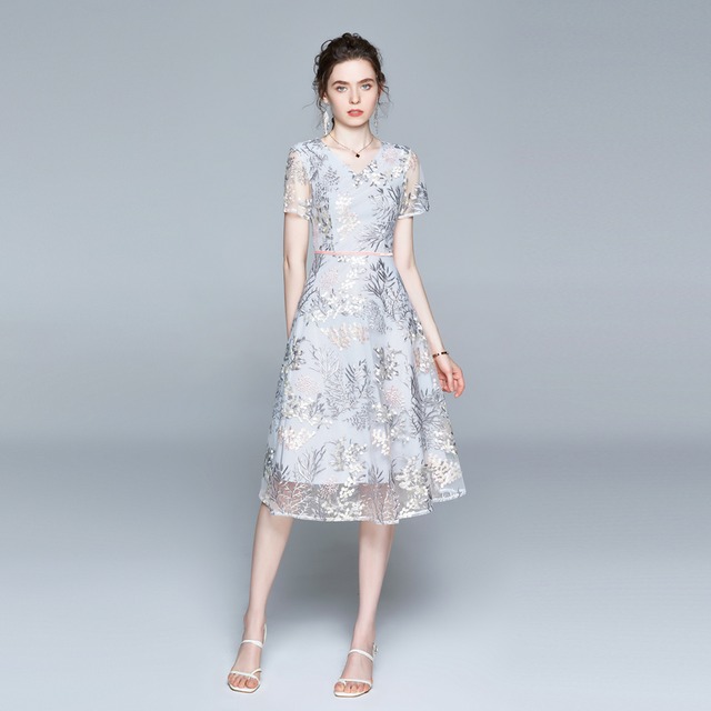 D215 刺繍 レース ピンクベロアリボン Vネック ワンピース ライトグレー シルバー 花刺繍 花柄 光沢 フラワー アイスブルー レースワンピース 膝丈 膝下 ロング パーティードレス 透けない メール便 代官山インポートワンピースのセレクトショップ Wild Lily D215 刺繍 レース ピンクベロアリボン Vネック ワンピース ライトグレー シルバー 花刺繍 花柄 光沢 フラワー アイスブルー レースワンピース 膝丈 膝下 ロング パーティードレス 透けない メール便 代官山インポートワンピースのセレクトショップ Wild Lily