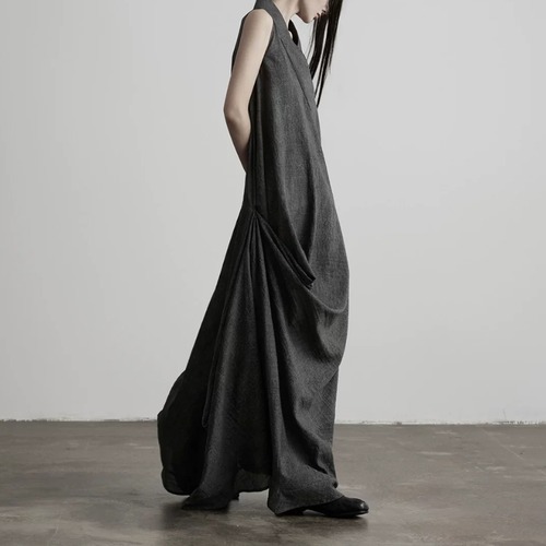 Draped collar sleeveless one pieceC1537