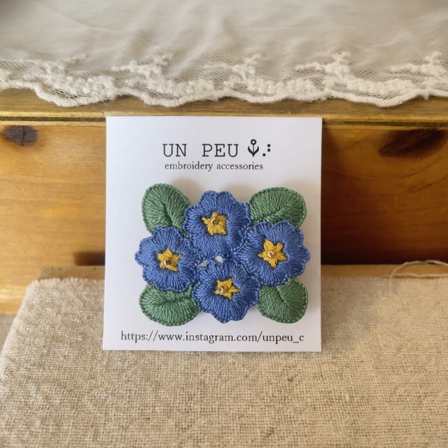 unpeu／ブローチ／プリムラ（青）
