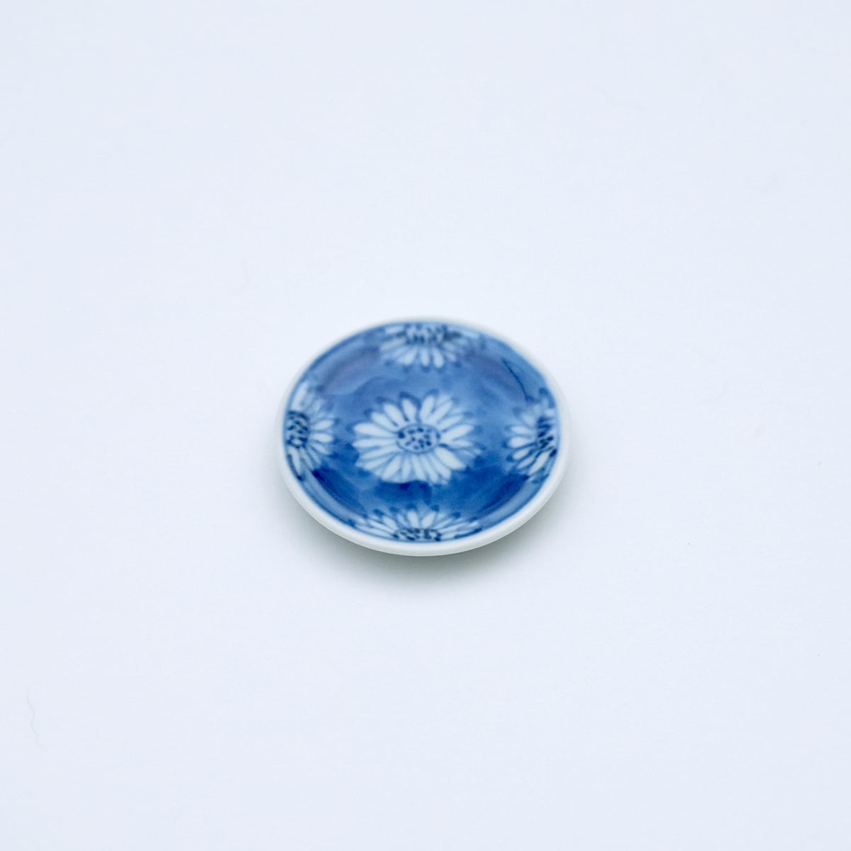 染付濃菊豆皿 | 福珠窯ファクトリーショップ