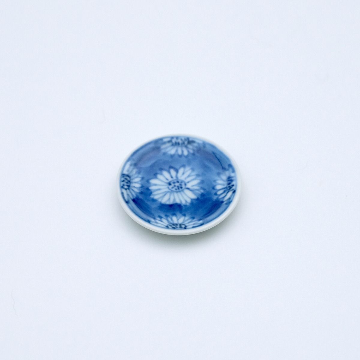 染付濃菊豆皿 | 福珠窯ファクトリーショップ