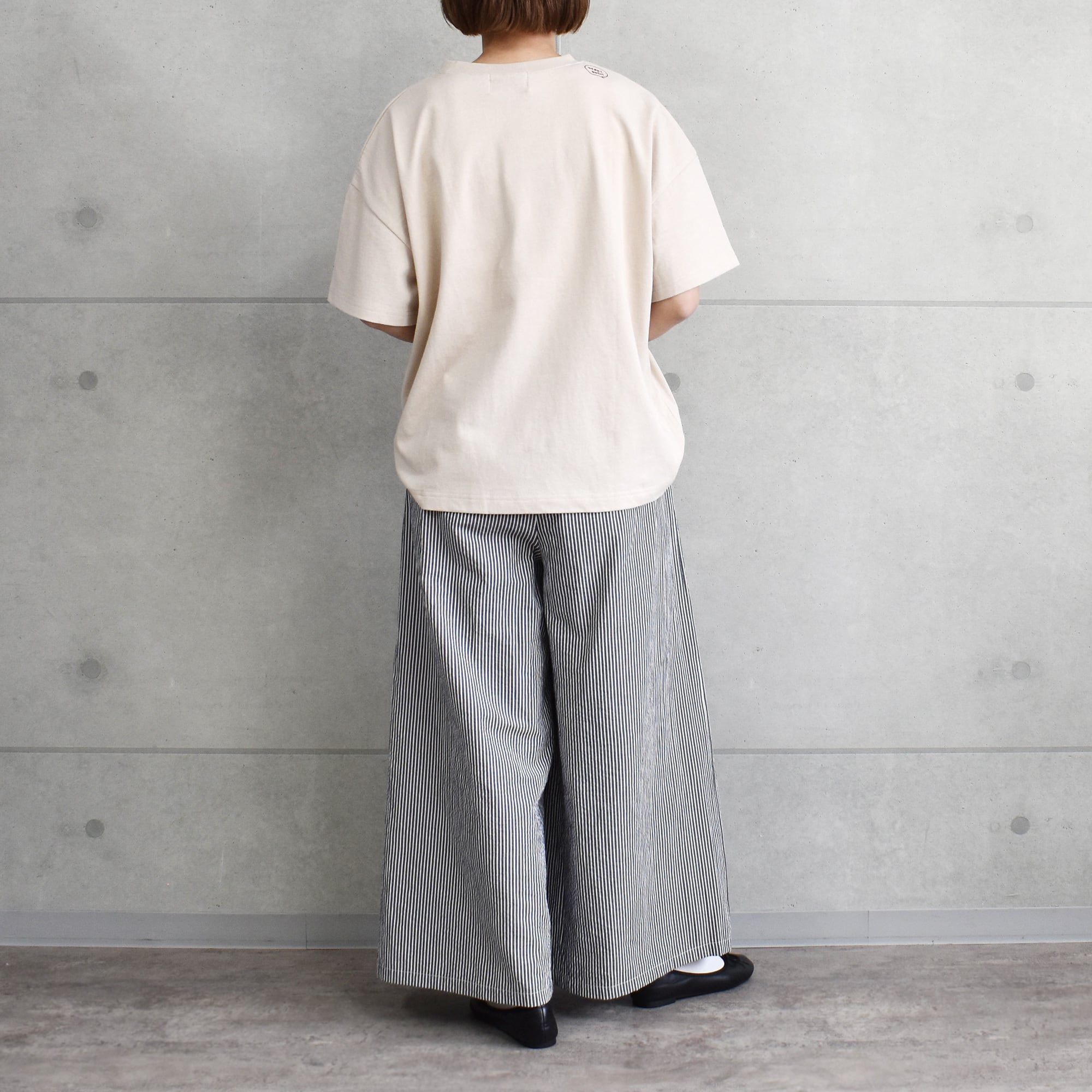 サッカーストライプ タックワイドパンツ｜イージーケア | AUG ONLINE