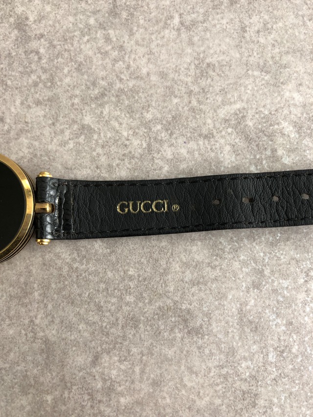GUCCI グッチ 腕時計 ゴールド×ブラック ローマ文字 レザー vintage ヴィンテージ オールド 8bm2vw