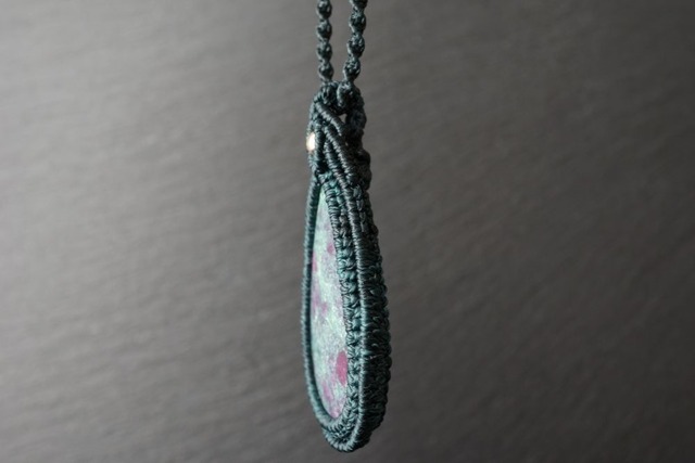 ルビーインフックサイトのマクラメネックレス - tree of hope -