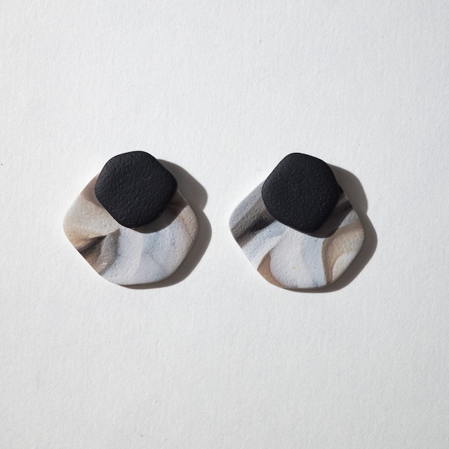 Matte : Black & Beige puddle