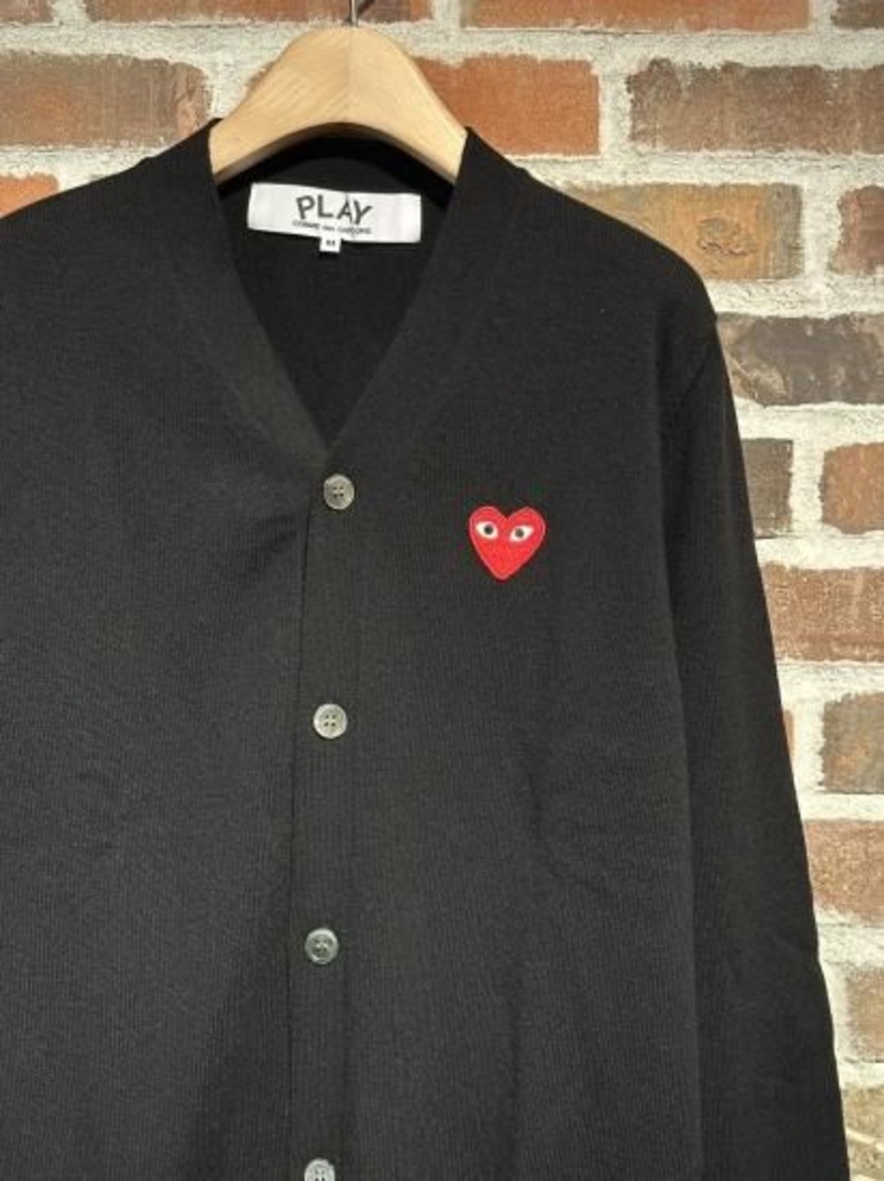 【PLAY COMME des GARCONS】N008 カーディガン赤エンブレム (メンズ)