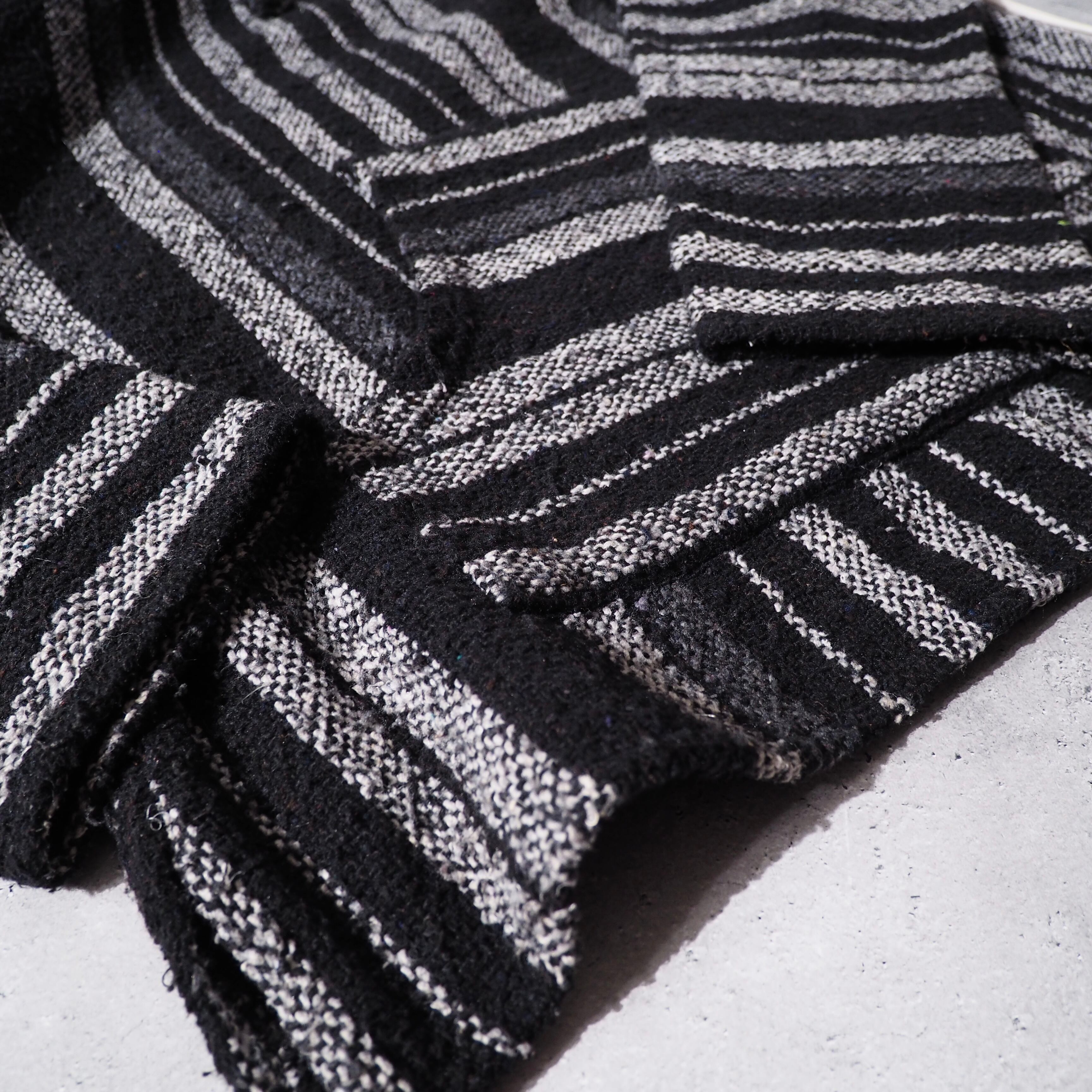 King over loose silhouette monotone line pattern vintage mekisikan Parker