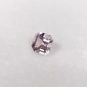 トルマリンの角砂糖  約3.9mm*3.9mm H2.9mm r-0424