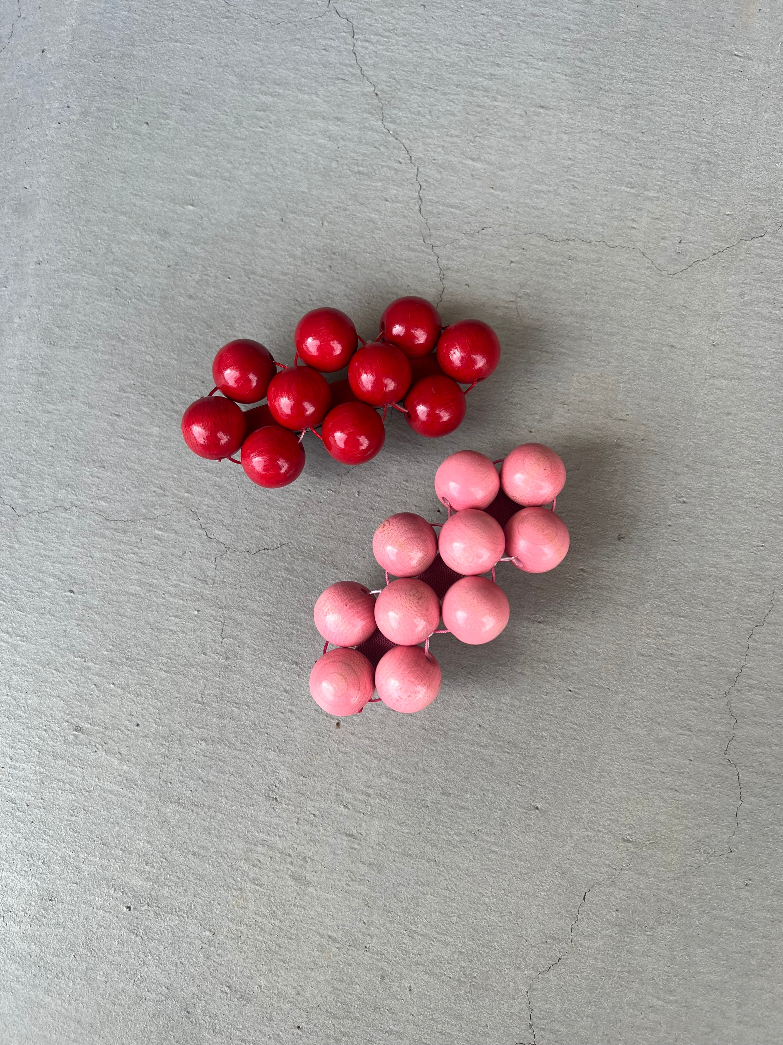 siiilon ヘアクリップ　ビーズ　レッド　ピンク siiilon ヘアクリップ ビーズ レッド ピンク