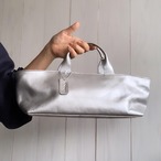 横長の舟形レザーバッグ(シルバー)