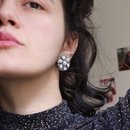 パールホワイトのお花イヤリング (vijg-46)