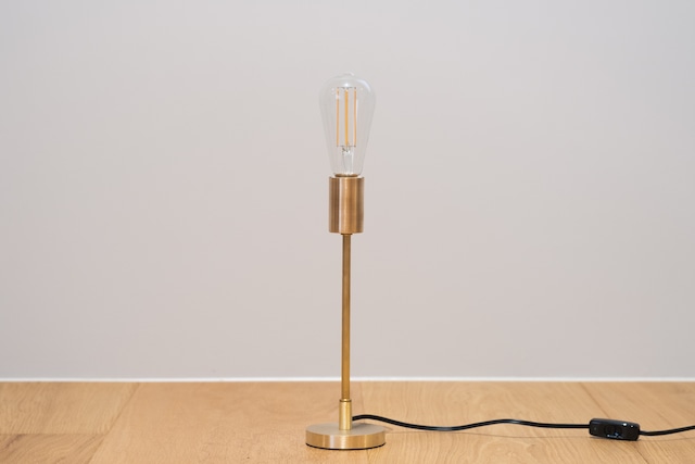 BRASS TABLE STAND