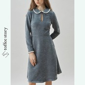 淡青に滲む余白：レースカラーワンピース《XU0279》