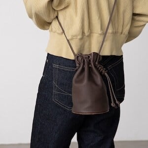 ドローストリングバッグ S（ drawstring S MOCCA / C0124DN ) | dono
