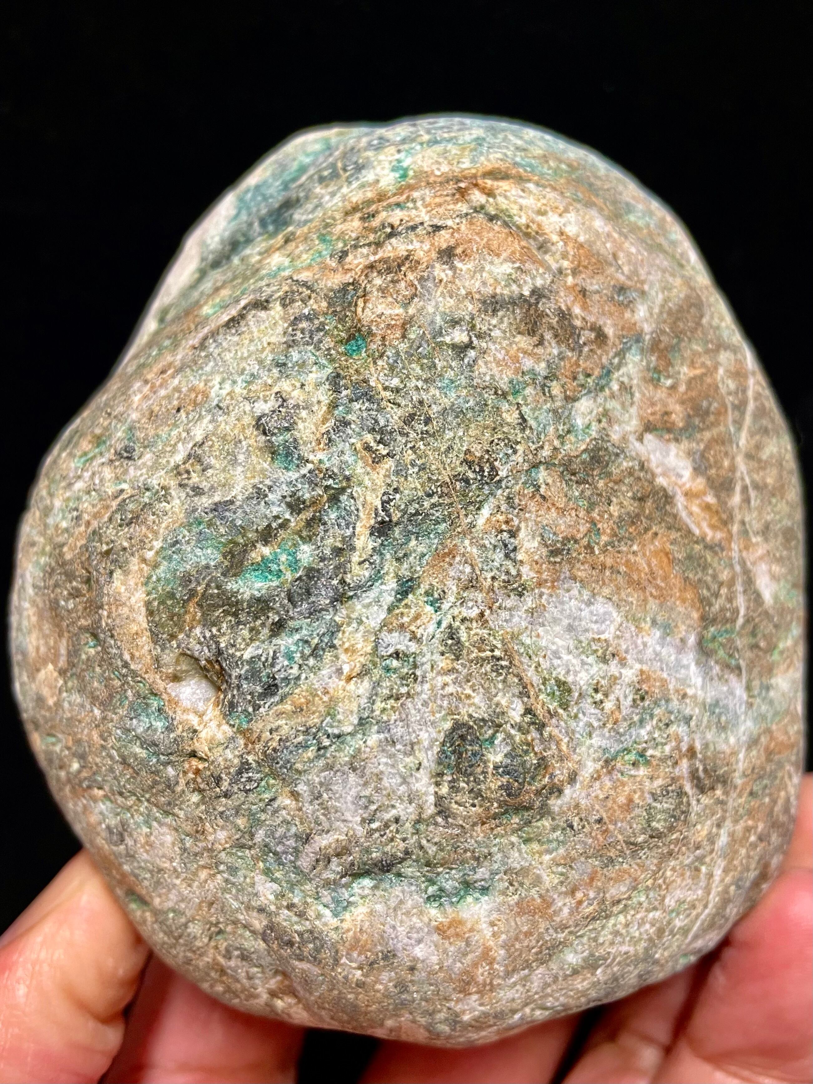 3) 日本人の「心」に寄り添う御守り!深遠なる錬金術「糸魚川リストベナイト」きつね石・特大