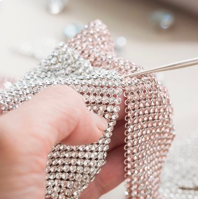 Swarovski社製クリスタルメッシュ使用 バイカラー スクエアピアス S