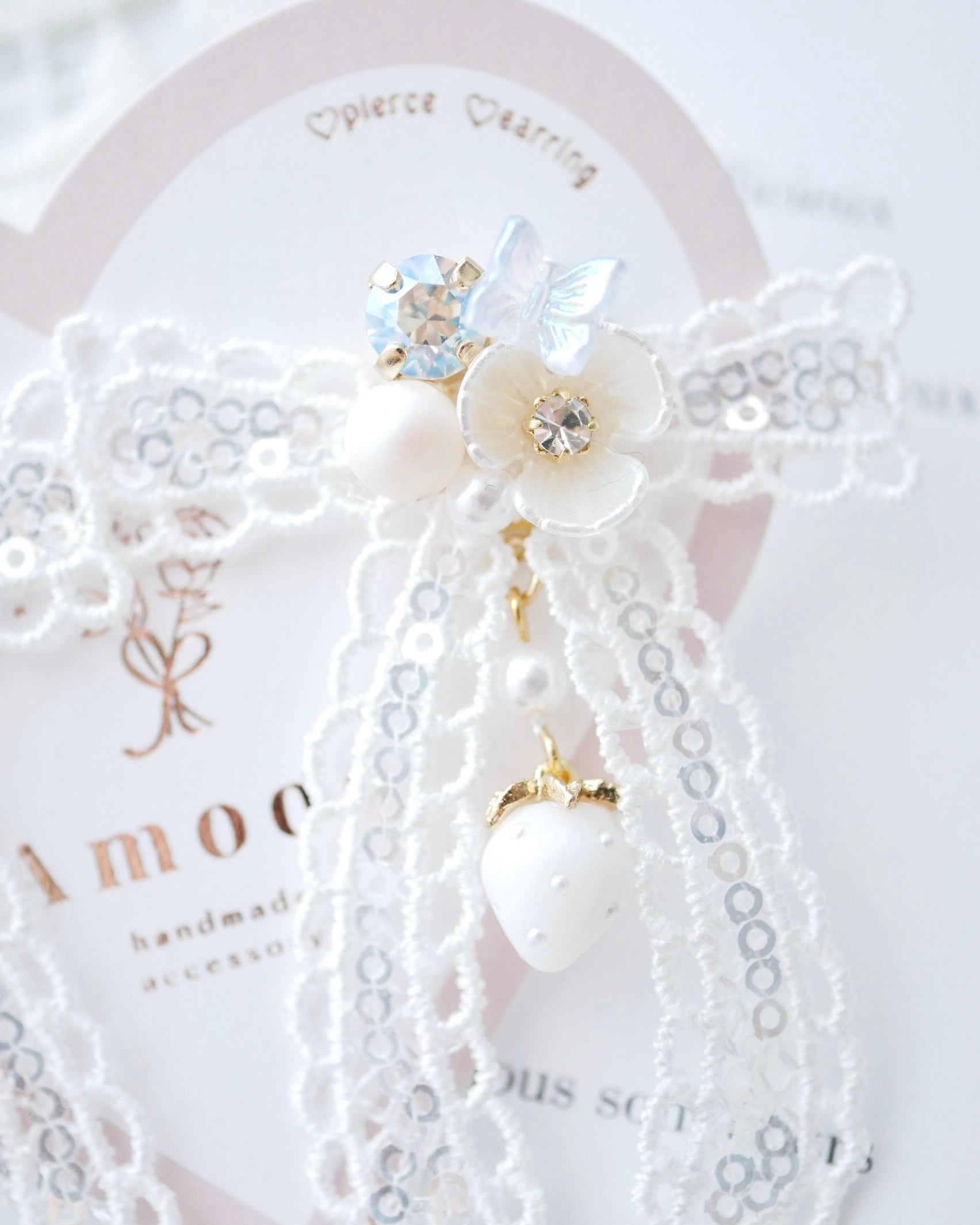 8614 フェミニンレースリボンビジューピアス/イヤリング | Amooo