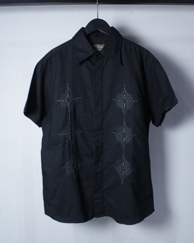 【Caka BLACK】Beautiful Embroidery Vintage S/S Linen Blend  Shirt
